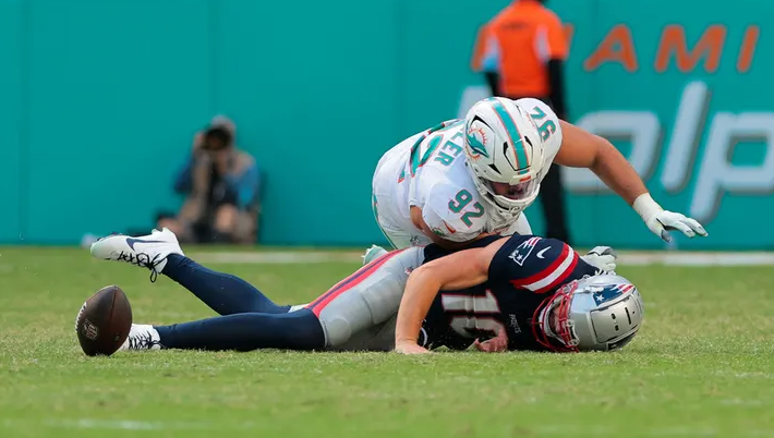 Miami Dolphins defensive tackle Zach Sieler