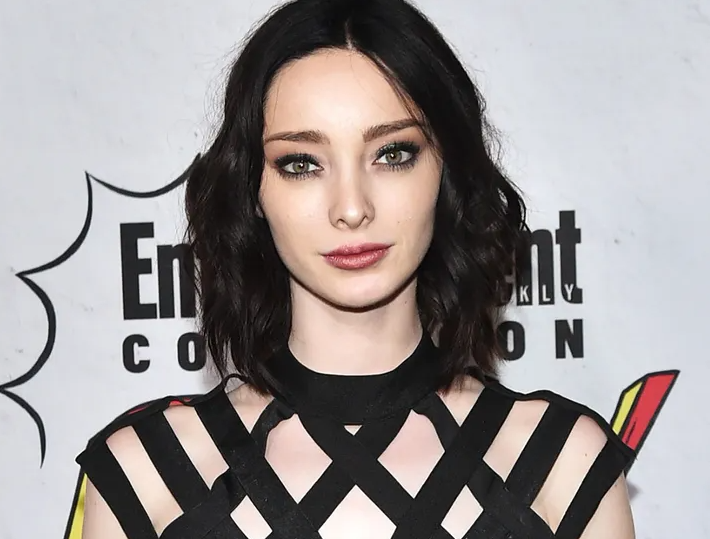 Emma Dumont